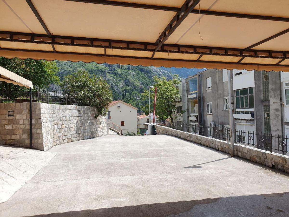 Studio Apartments Ilija Kotor Luaran gambar